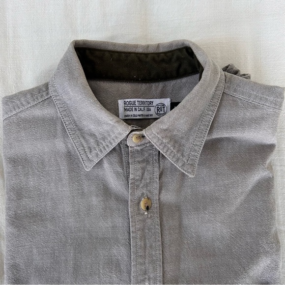 MEN’S ROGUE TERRITORY Taupe Grey Button Down Shirt - Picture 6 of 6